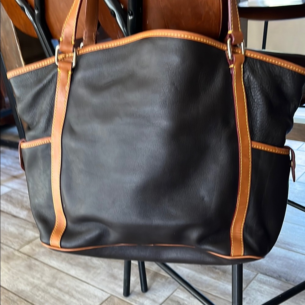 Classic Dooney and Bourke Bag - Picture 6 of 11